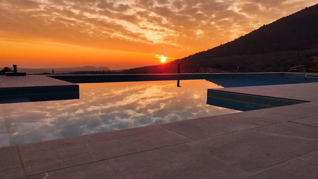Villa Nina - Apartments & Relax Caprino Veronese