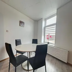 https://rue-charbonnel-1-b-charleroi-airport.hotelsghent.com